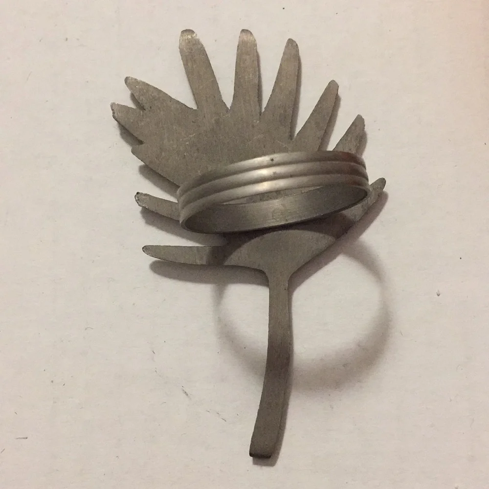 SUR LA TABLE Palm leaf napkin rings 4” long pewter metal silver-tone-Set of 4